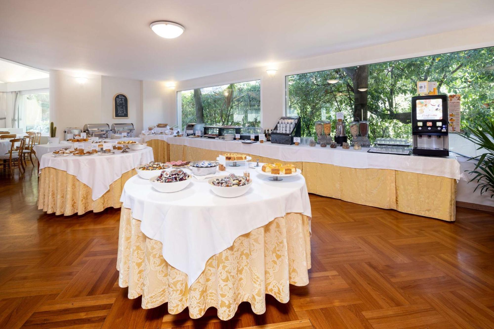 Hotel Western Regina Elena 4*